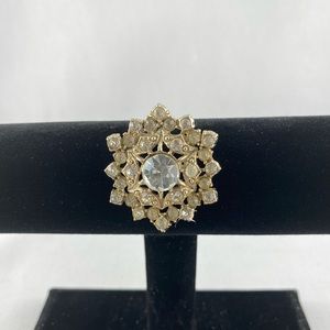 Vintage rhinestone brooch in gold tone metal